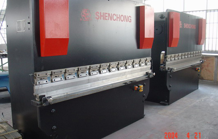 數(shù)控折彎機(jī)63T-2500(黑色).jpg