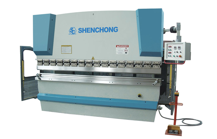 數(shù)控折彎機出口125-3200(英國）.jpg